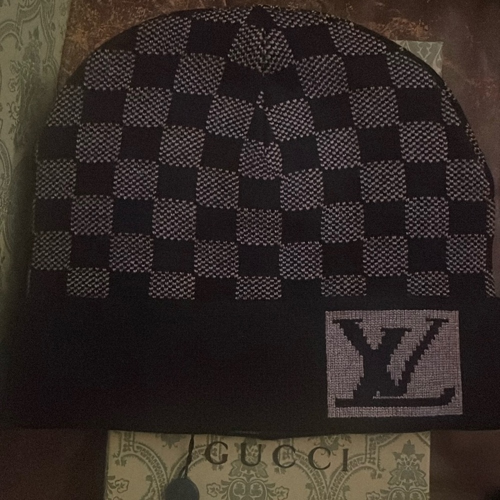 New with tags unisex beanie LV
